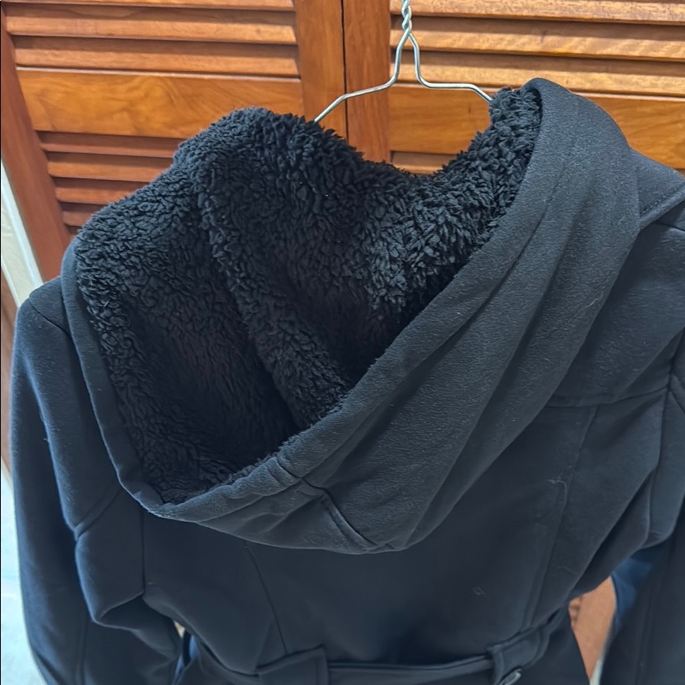 Chic Black Double-Breasted Jacket - Picture 3 of 3